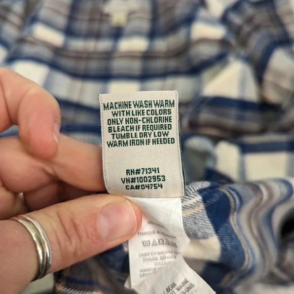 L.L. Bean Relaxed fit flannel blue, brown and cream size medium women's A13 - Picture 7 of 9